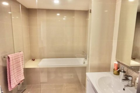 Condo in Bangkok, Thailand, 2 bedrooms  № 143550 - photo 7