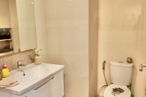 Condo in Bangkok, Thailand, 2 bedrooms  № 143550 - photo 5