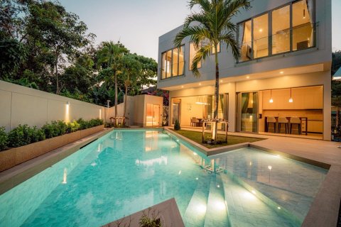 Villa in Phuket, Thailand 4 bedrooms № 162050