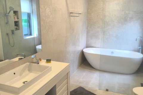 Villa in Phuket, Thailand 3 bedrooms № 162049 - photo 22