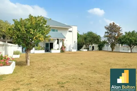 Casa de 3 dormitorios en Pattaya, Tailandia № 211378 - foto 4