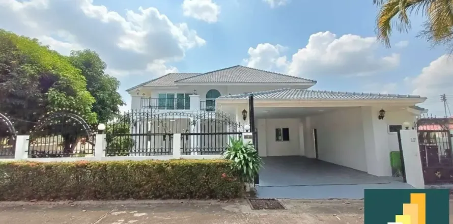 Casa de 3 dormitorios en Pattaya, Tailandia № 211378