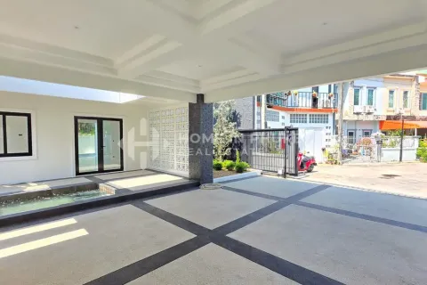 House in Chalong, Thailand 4 bedrooms № 209628 - photo 4
