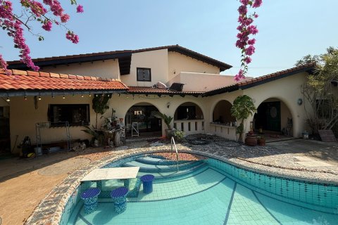 Villa in Pattaya, Thailand 5 bedrooms № 160329