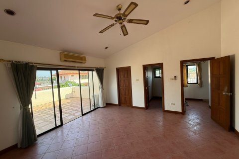 Villa in Pattaya, Thailand 5 bedrooms № 160329 - photo 19