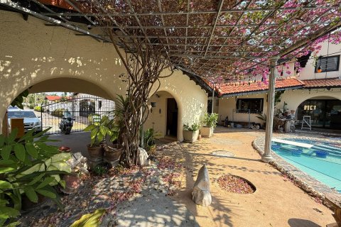 Villa in Pattaya, Thailand 5 bedrooms № 160329 - photo 4