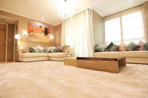 Кондоминиум с 3 спальнями в Сатхоне, Бангкок, Таиланд № 143722 - фото 2