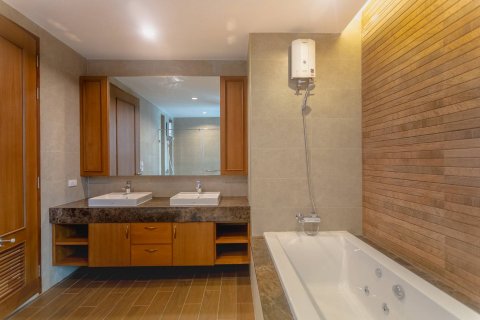 House in Phra Khanong, Bangkok, Thailand 6 bedrooms № 143725 - photo 5