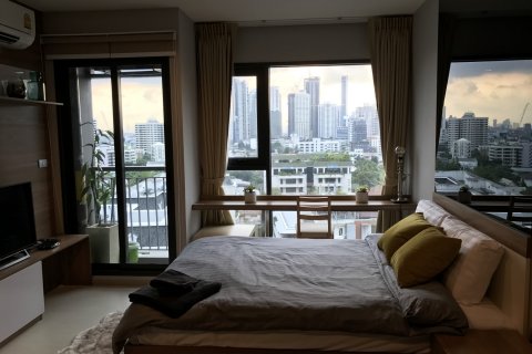 Condo in Bangkok, Thailand, 1 bedroom  № 143818 - photo 1