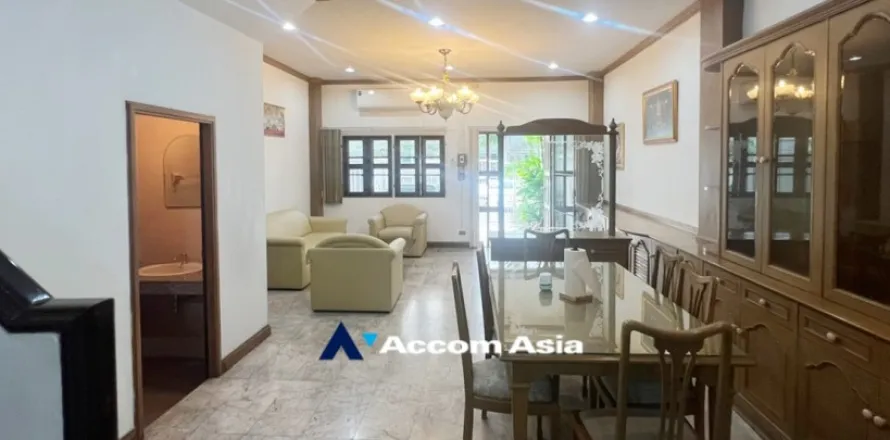 Reihenhaus in Watthana, Bangkok, Thailand 4 Schlafzimmer № 215435