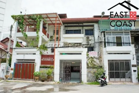 Casa de 3 dormitorios en Jomtien Beach, Pattaya, Tailandia № 213833