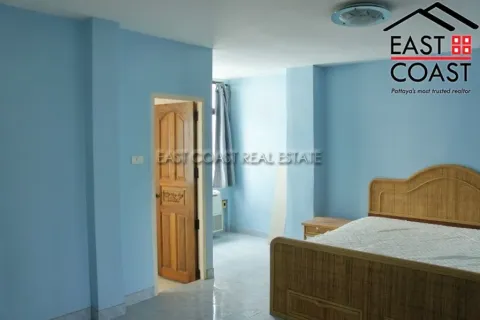 Casa de 3 dormitorios en Jomtien Beach, Pattaya, Tailandia № 213833 - foto 16