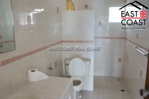 Casa de 3 dormitorios en Jomtien Beach, Pattaya, Tailandia № 213833 - foto 13