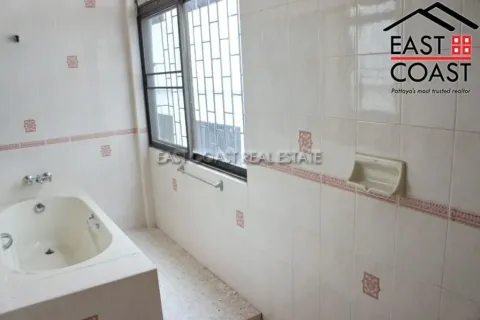 Casa de 3 dormitorios en Jomtien Beach, Pattaya, Tailandia № 213833 - foto 15