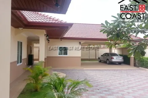 Casa de 4 dormitorios en Pattaya, Tailandia № 213830 - foto 2