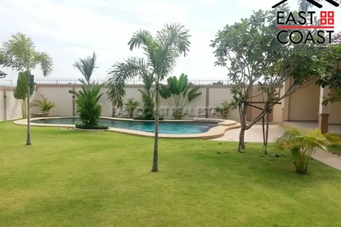 Casa de 4 dormitorios en Pattaya, Tailandia № 213830 - foto 5