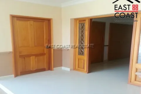 Casa de 4 dormitorios en Pattaya, Tailandia № 213830 - foto 8
