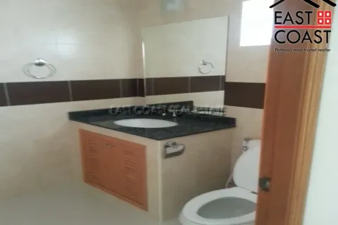Casa de 4 dormitorios en Pattaya, Tailandia № 213830 - foto 16