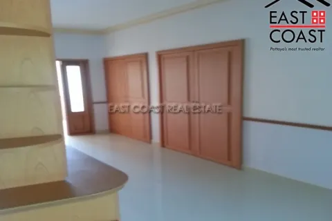 Casa de 4 dormitorios en Pattaya, Tailandia № 213830 - foto 10