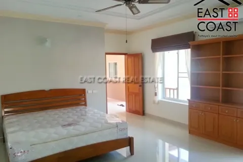 Casa de 4 dormitorios en Pattaya, Tailandia № 213830 - foto 12