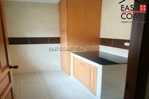 Casa de 4 dormitorios en Pattaya, Tailandia № 213830 - foto 17