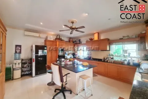 Casa de 4 dormitorios en Pattaya, Tailandia № 213831 - foto 11