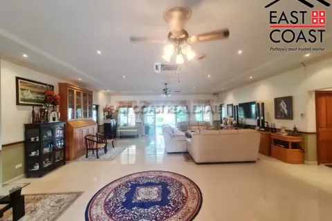 Casa de 4 dormitorios en Pattaya, Tailandia № 213831 - foto 14
