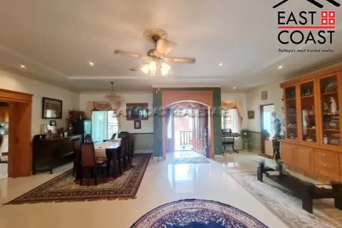 Casa de 4 dormitorios en Pattaya, Tailandia № 213831 - foto 8