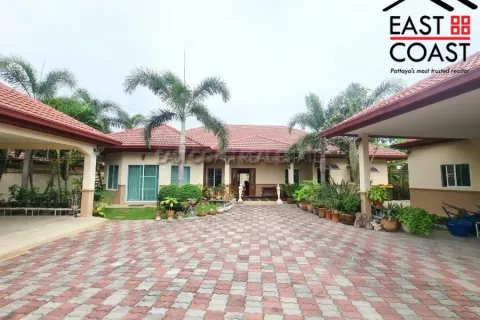 Casa de 4 dormitorios en Pattaya, Tailandia № 213831 - foto 5