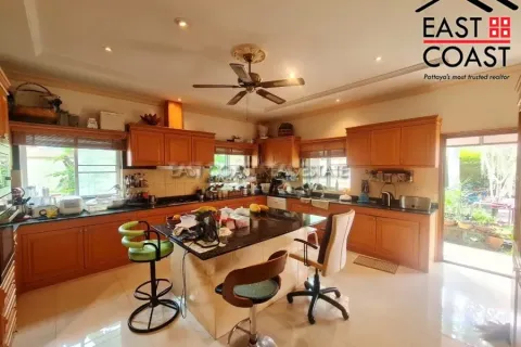 Casa de 4 dormitorios en Pattaya, Tailandia № 213831 - foto 10