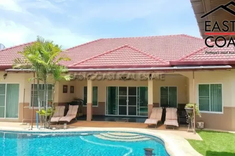 Casa de 4 dormitorios en Pattaya, Tailandia № 213831 - foto 1