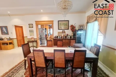 Casa de 4 dormitorios en Pattaya, Tailandia № 213831 - foto 9