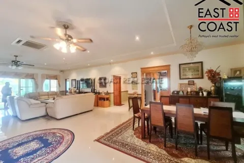 Casa de 4 dormitorios en Pattaya, Tailandia № 213831 - foto 7