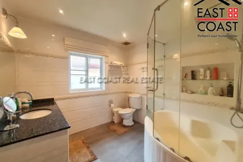 Casa de 4 dormitorios en Pattaya, Tailandia № 213831 - foto 17