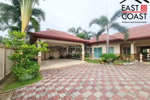 Casa de 4 dormitorios en Pattaya, Tailandia № 213831 - foto 3