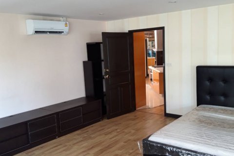 Condo in Bangkok, Thailand, 2 bedrooms  № 143502 - photo 10