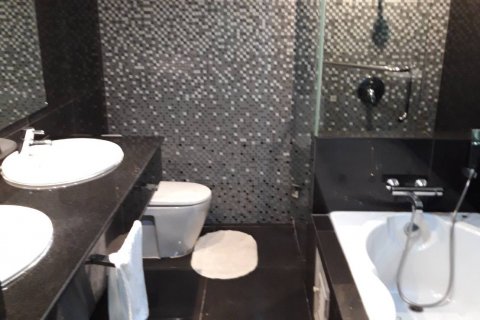 Condo in Bangkok, Thailand, 2 bedrooms  № 143502 - photo 9