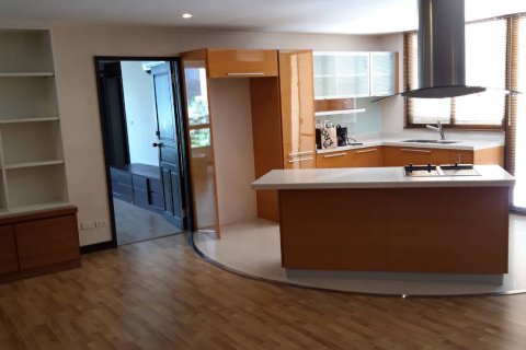 Condo in Bangkok, Thailand, 2 bedrooms  № 143502 - photo 5