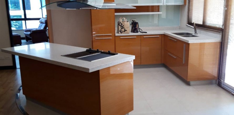 Condo in Bangkok, Thailand, 2 bedrooms  № 143502