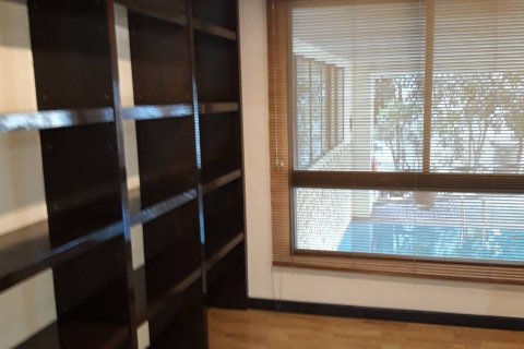 Condo in Bangkok, Thailand, 2 bedrooms  № 143502 - photo 12