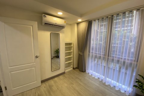 Condo à Khlong San, Bangkok, Thaïlande, 2 chambres  № 163317 - photo 10