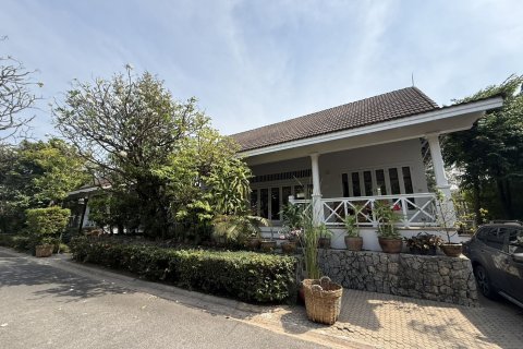 Villa in Hua Hin, Thailand 5 bedrooms № 163318 - photo 2