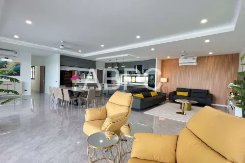 Casa de 3 dormitorios en Pattaya, Tailandia № 211669 - foto 6