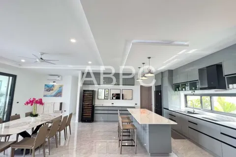 Casa de 3 dormitorios en Pattaya, Tailandia № 211669 - foto 8