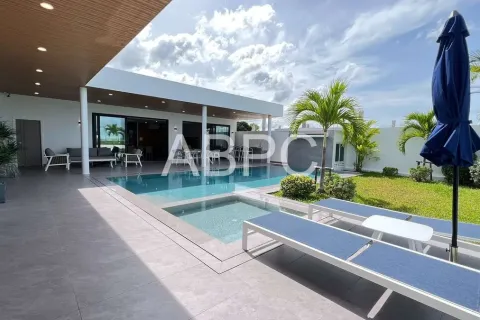 Casa de 3 dormitorios en Pattaya, Tailandia № 211669 - foto 4