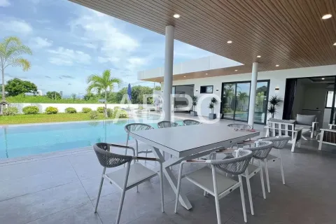 Casa de 3 dormitorios en Pattaya, Tailandia № 211669 - foto 3