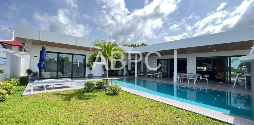 Casa de 3 dormitorios en Pattaya, Tailandia № 211669