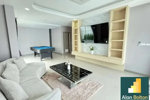 Casa de 5 dormitorios en Pattaya, Tailandia № 211147 - foto 6