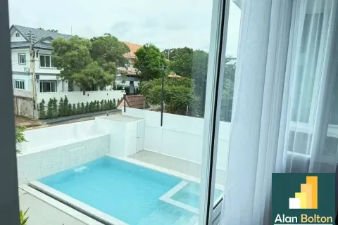Casa de 5 dormitorios en Pattaya, Tailandia № 211147 - foto 2