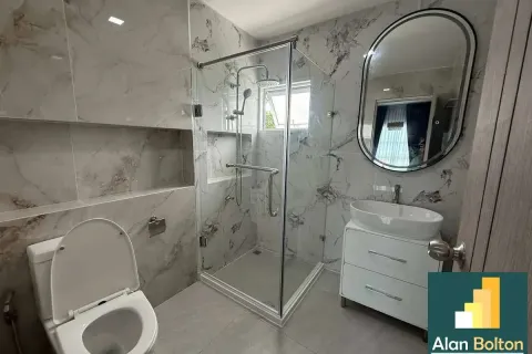 Casa de 5 dormitorios en Pattaya, Tailandia № 211147 - foto 12